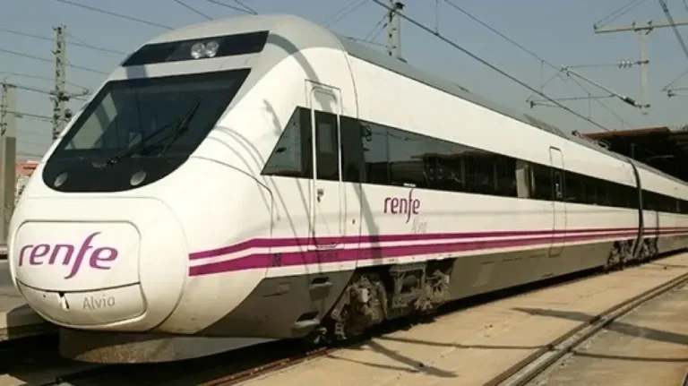 los-comites-de-renfe-y-adif-convocan-siete-dias-de-huelga-general-por-el-traspaso-de-rodalies.r_d.227-284